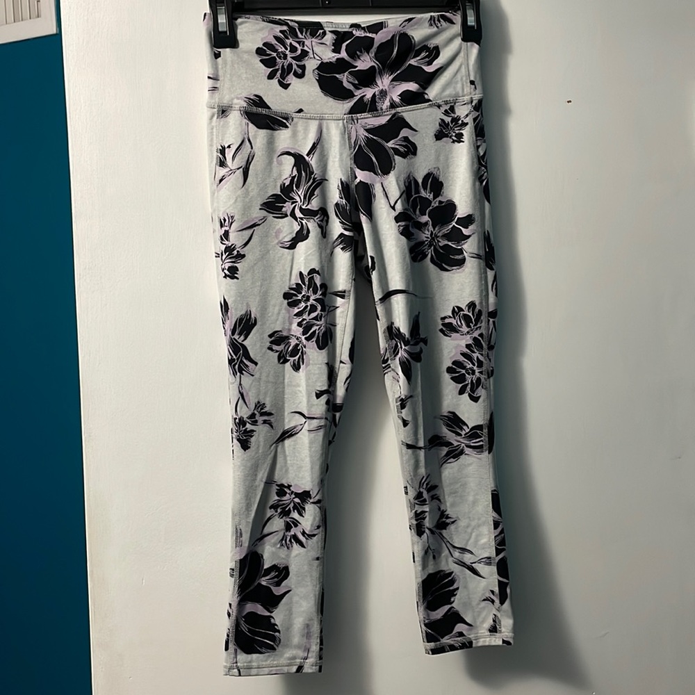 Athleta cropped floral worn out pants